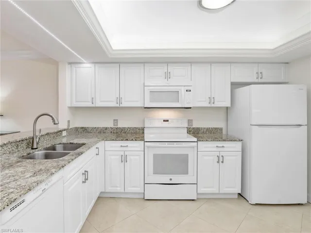 1600  Misty Pines  CIR, Naples, FL 34105