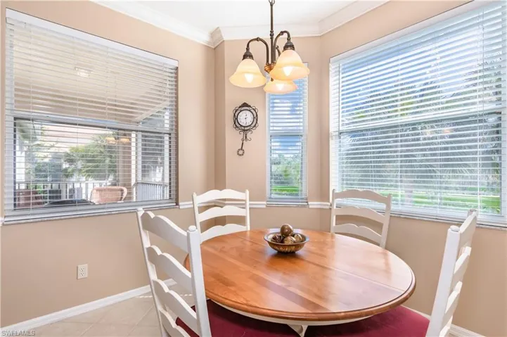 Enjoy morning sunlight while you have breakfast