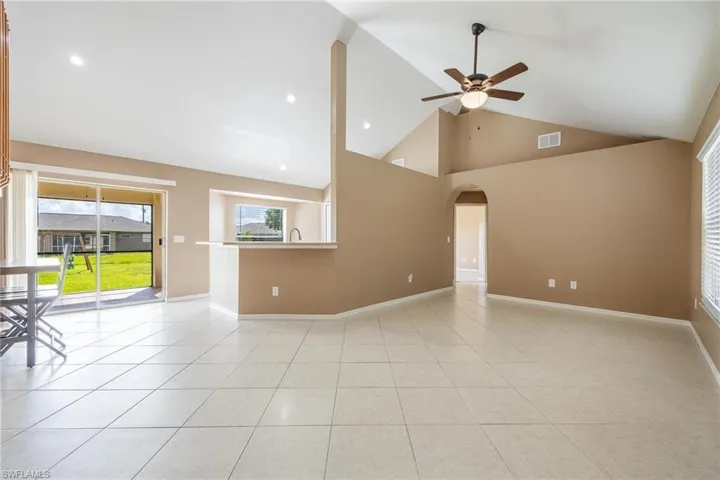 1909 SE 5th  PL, Cape Coral, FL 33990