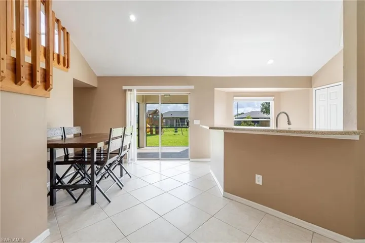 1909 SE 5th  PL, Cape Coral, FL 33990
