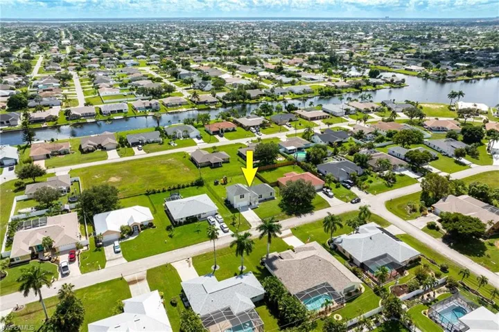 1909 SE 5th  PL, Cape Coral, FL 33990