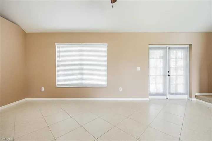 1909 SE 5th  PL, Cape Coral, FL 33990