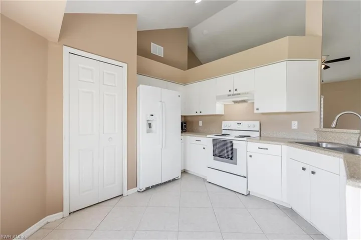 1909 SE 5th  PL, Cape Coral, FL 33990