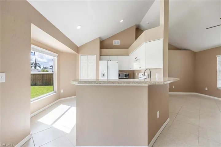 1909 SE 5th  PL, Cape Coral, FL 33990