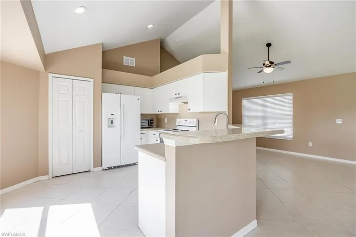 1909 SE 5th  PL, Cape Coral, FL 33990