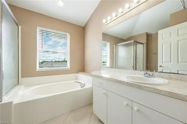 1909 SE 5th  PL, Cape Coral, FL 33990