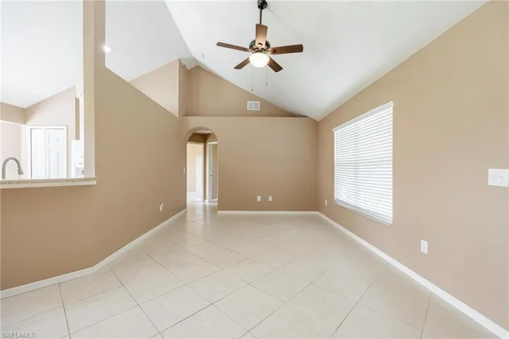1909 SE 5th  PL, Cape Coral, FL 33990