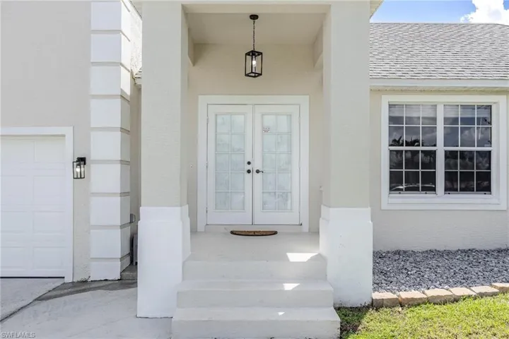 1909 SE 5th  PL, Cape Coral, FL 33990