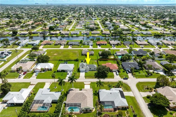 1909 SE 5th  PL, Cape Coral, FL 33990