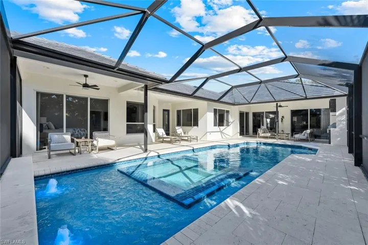 View of pool & connected hot tub