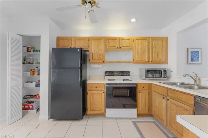 1490  Churchill  CIR, Naples, FL 34116
