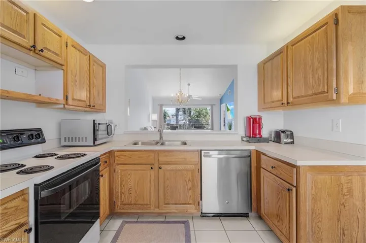 1490  Churchill  CIR, Naples, FL 34116