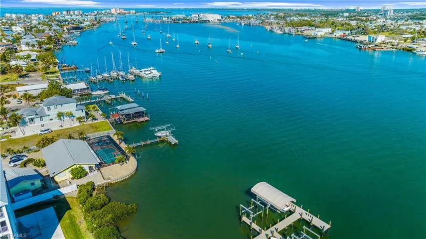 345 Mango St 406, Fort Myers Beach, Florida 33931