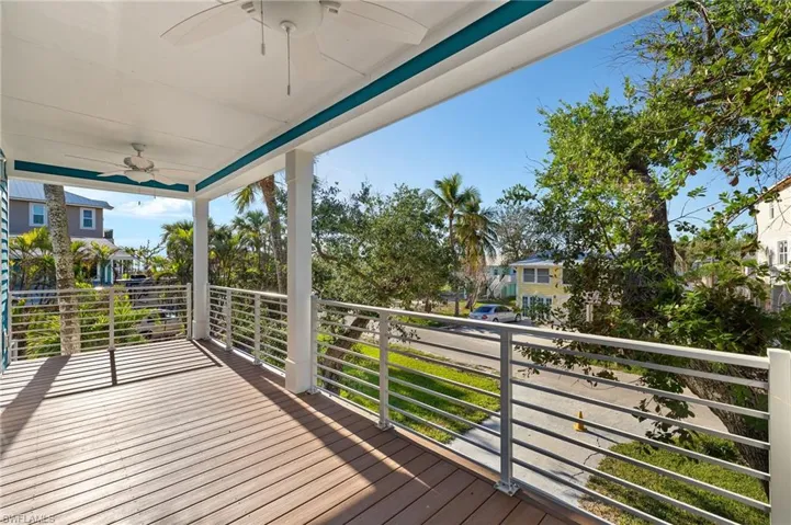 Deck with ceiling fan