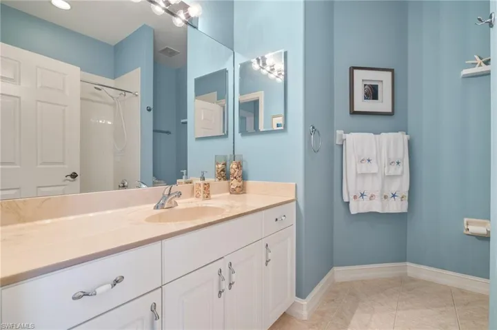Guest bathroom.