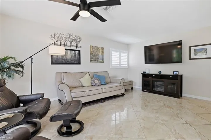 Spacious & Inviting Gathering Area.