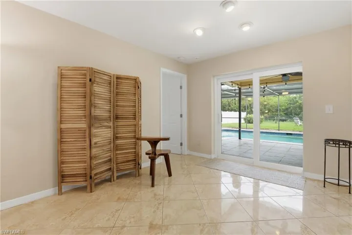 Dining Room Space for Table, Chairs & Furniture.