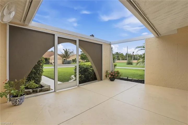 Large, Comfortable Front Lanai.