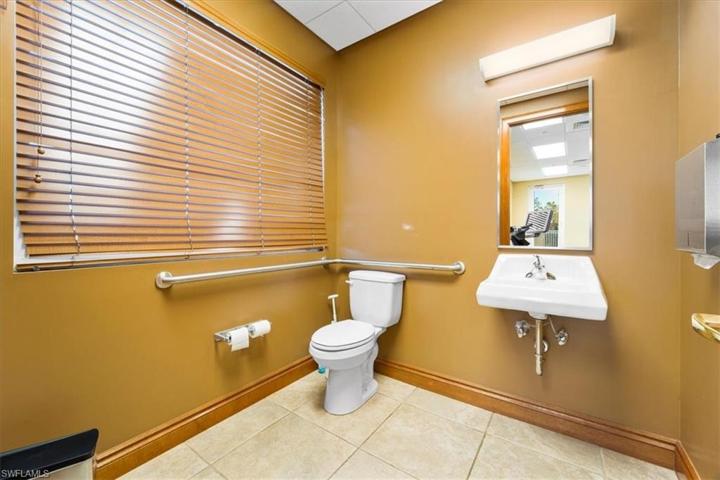 #110 BATHROOM IN OFFICE 4