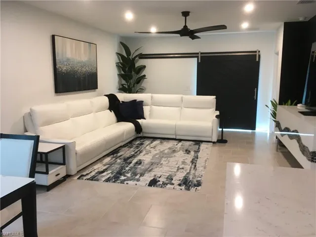 HUGE GREATROOM