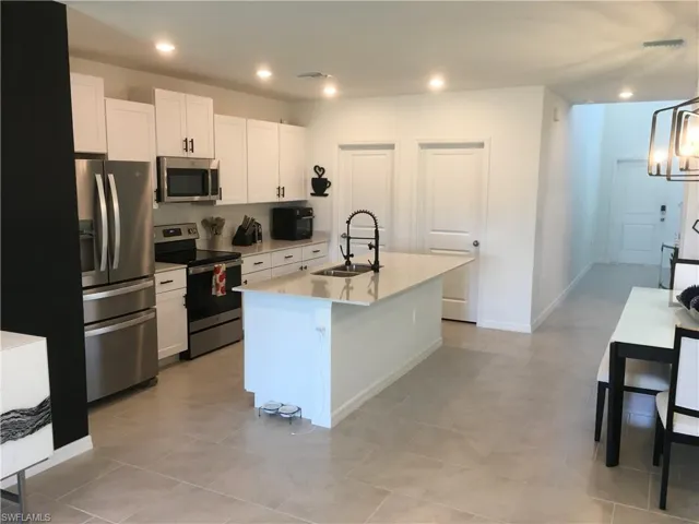 ISLAND KITCHEN