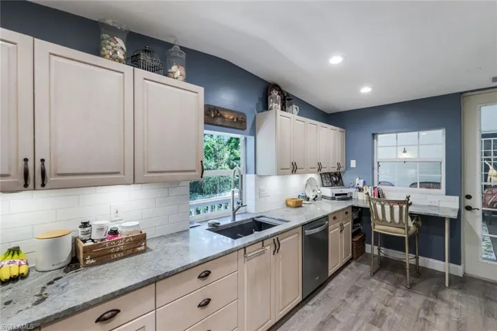 4210  7th NW AVE, Naples, FL 34119