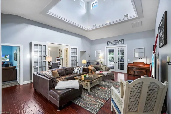 4210  7th NW AVE, Naples, FL 34119