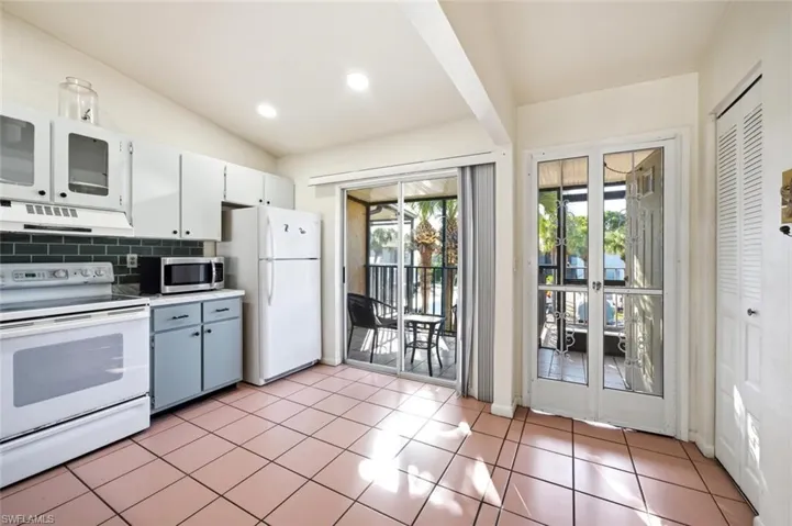 3420 Frosty Way 4910, Naples, Florida 34112