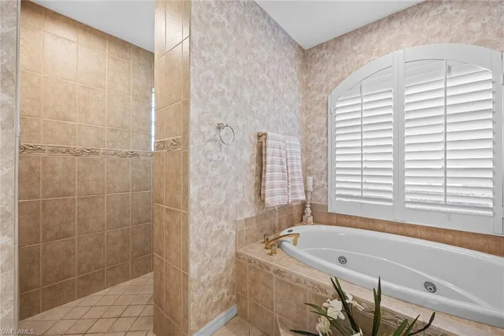 8909  Lely Island  CIR, Naples, FL 34113