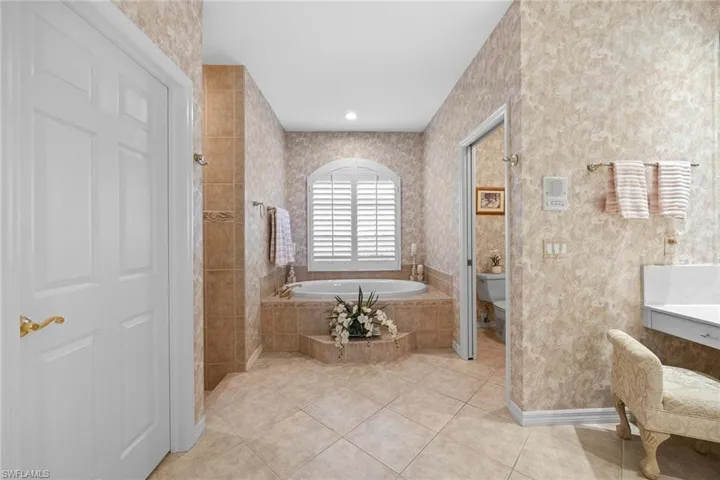 8909  Lely Island  CIR, Naples, FL 34113