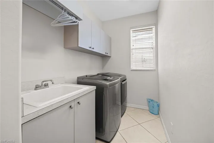 8909  Lely Island  CIR, Naples, FL 34113