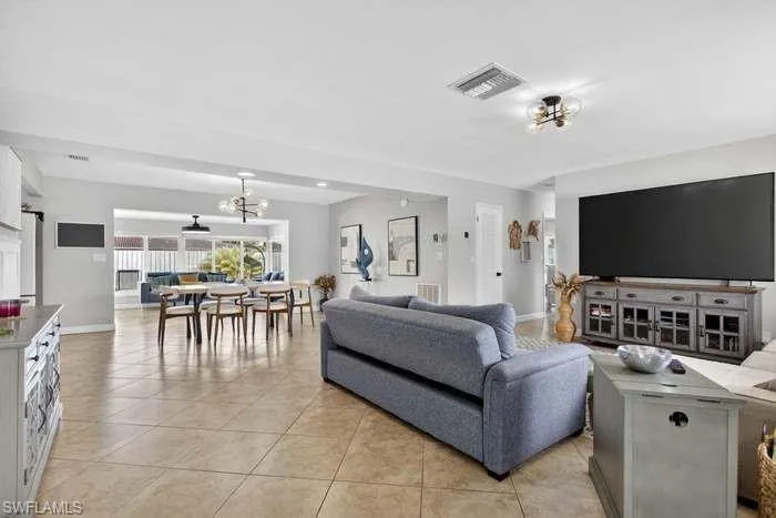 571 Se 14th, Pompano Beach, Florida 33060