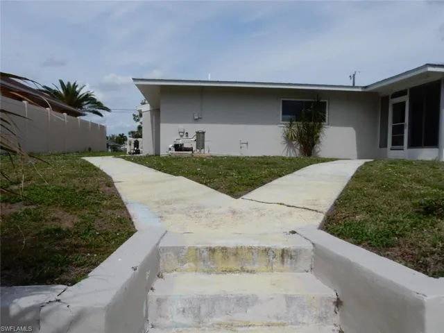 2076 Coral Point Dr, Cape Coral Fl 33990
