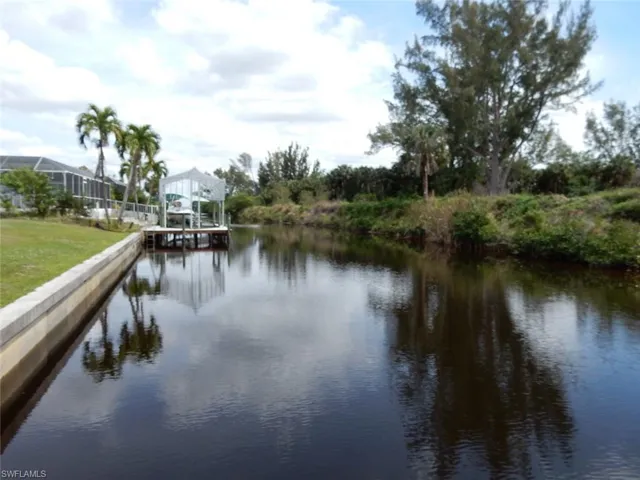 2076 Coral Point Dr, Cape Coral Fl 33990