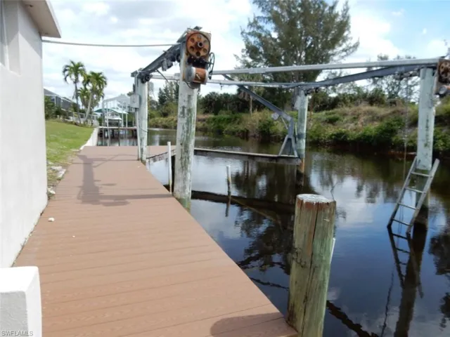 2076 Coral Point Dr, Cape Coral Fl 33990