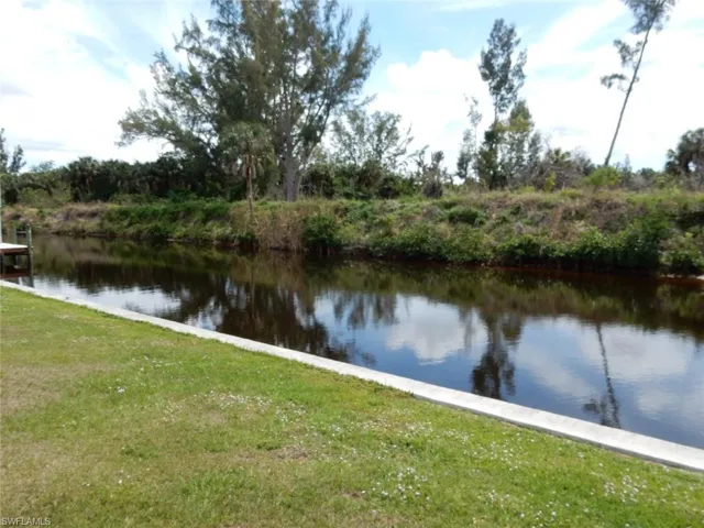 2076 Coral Point Dr, Cape Coral Fl 33990