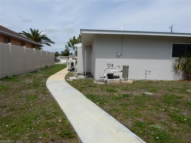 2076 Coral Point Dr, Cape Coral Fl 33990