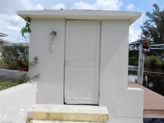 2076 Coral Point Dr, Cape Coral Fl 33990