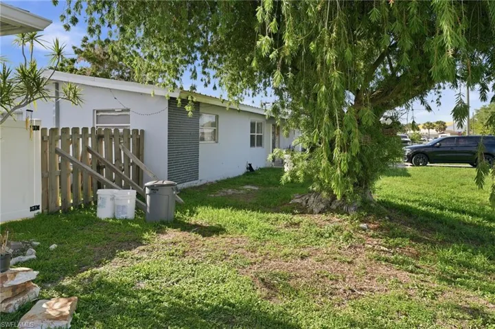 1385 Pine Ave, North Fort Myers, Florida 33917
