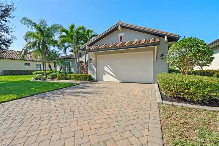 View of front of house featuring a front lawn