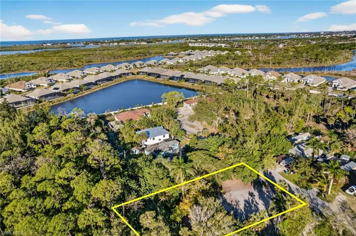 Boating enthusiasts will appreciate the close proximity to Hamilton Harbor Yacht Club and Bayview Park’s public boat ramps.