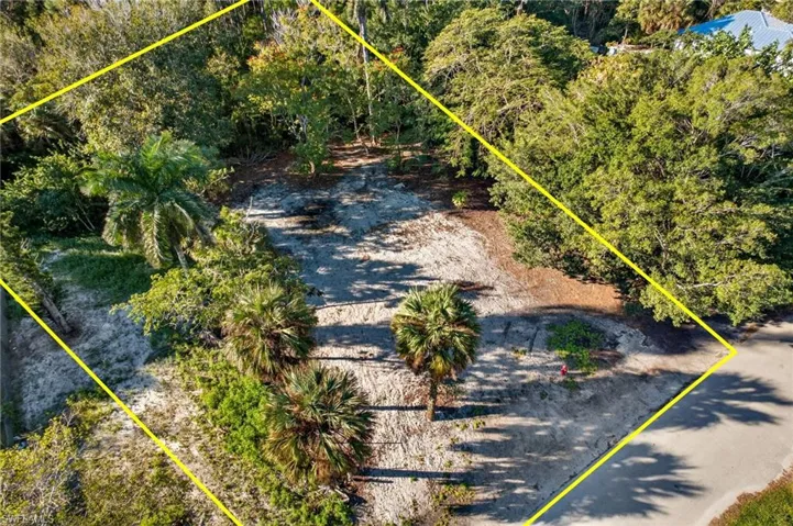 Holly Avenue is experiencing significant new construction and redevelopment, presenting an outstanding opportunity to secure land in one of Naples’ most exciting growth corridors.