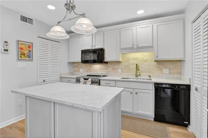 788 Park Shore Dr B22, Naples, Florida 34103