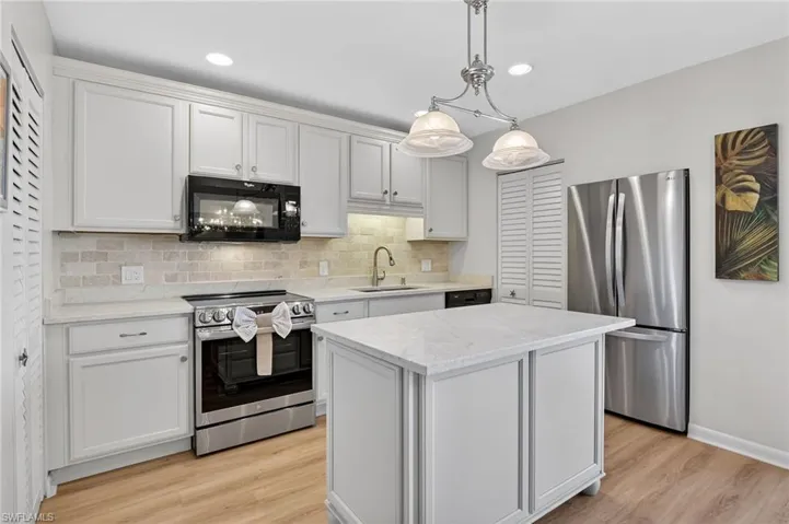 788 Park Shore Dr B22, Naples, Florida 34103