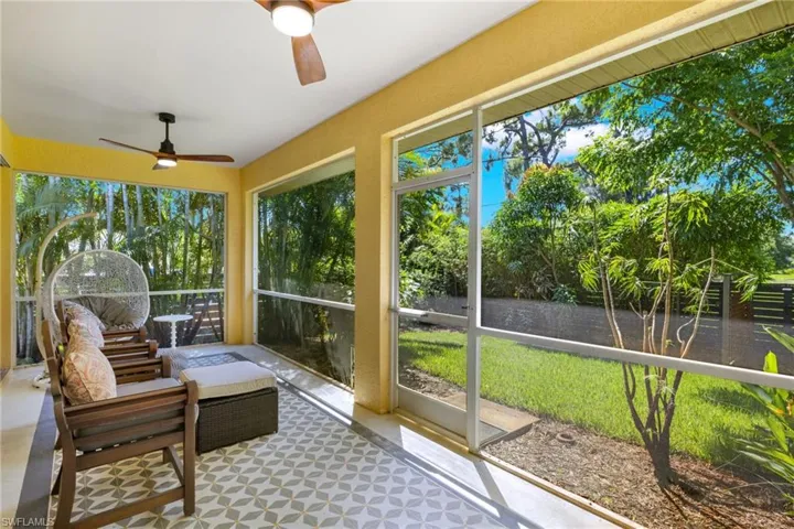 Sunroom / solarium with ceiling fan