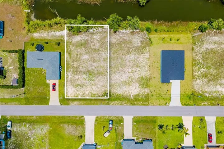 Welcome to this peaceful enclave situated on a freshwater canal