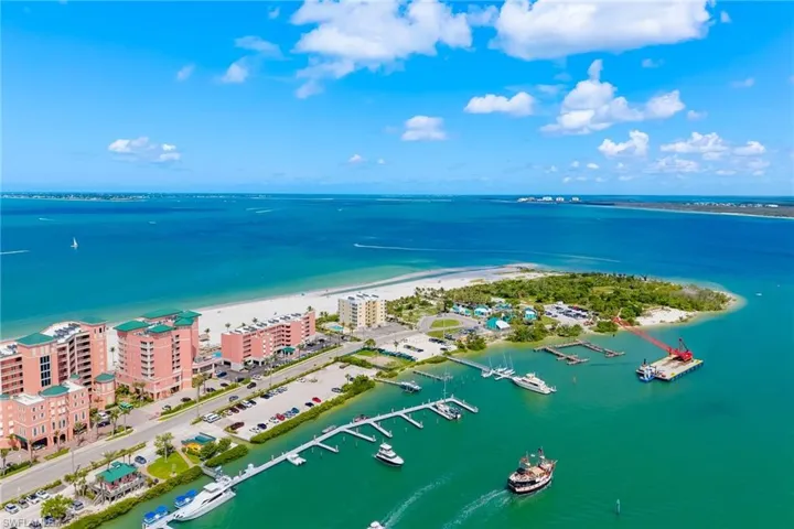 This is every boating enthusiast dream, embrace the Florida lifestyle make your dream a reality.