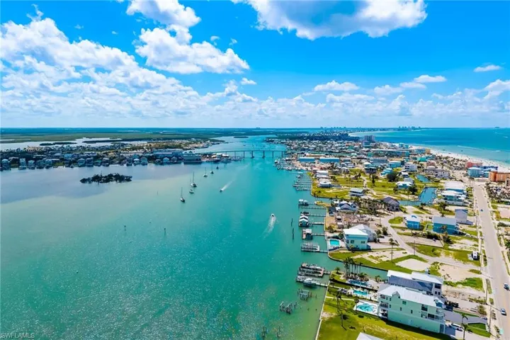Bring your boat and take a trip out on the bay or Gulf to enjoy the best parts of living on the gulf coast