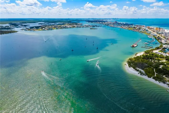 Experience the beauty of the serene, tropical, Florida, boating lifestyle. Paradise living on the Gulf coast of Florida, near Fort Myers beach, Sanibel and Pine Island.