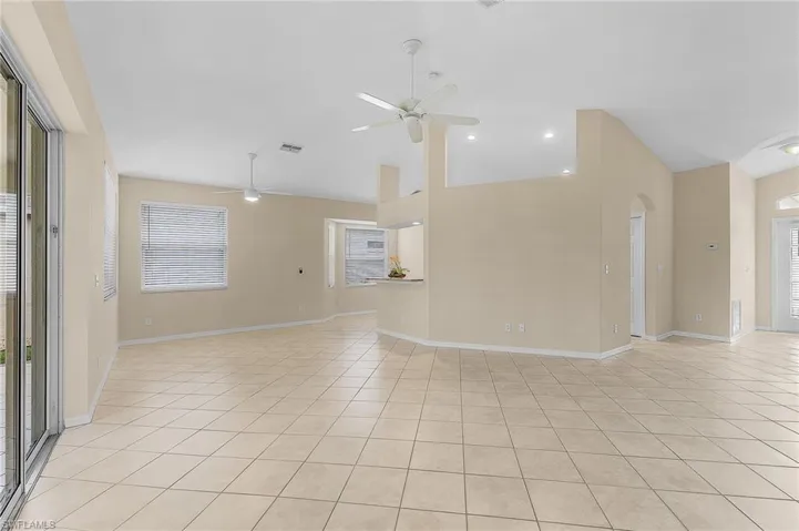 693  Crossfield  CIR, Naples, FL 34104